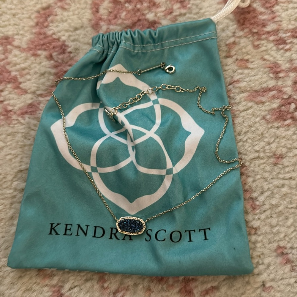Kendra Scott necklace